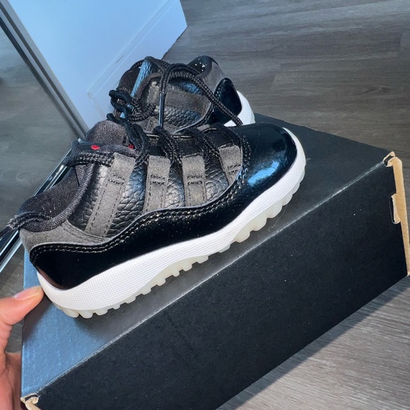 JORDAN 11 LOW 7C - Picture 1 of 5